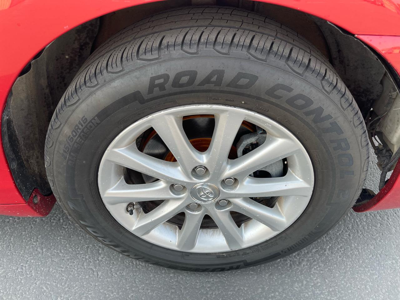 Toyota Camry 4dr Sdn I4 Auto XLE (Natl) 2011