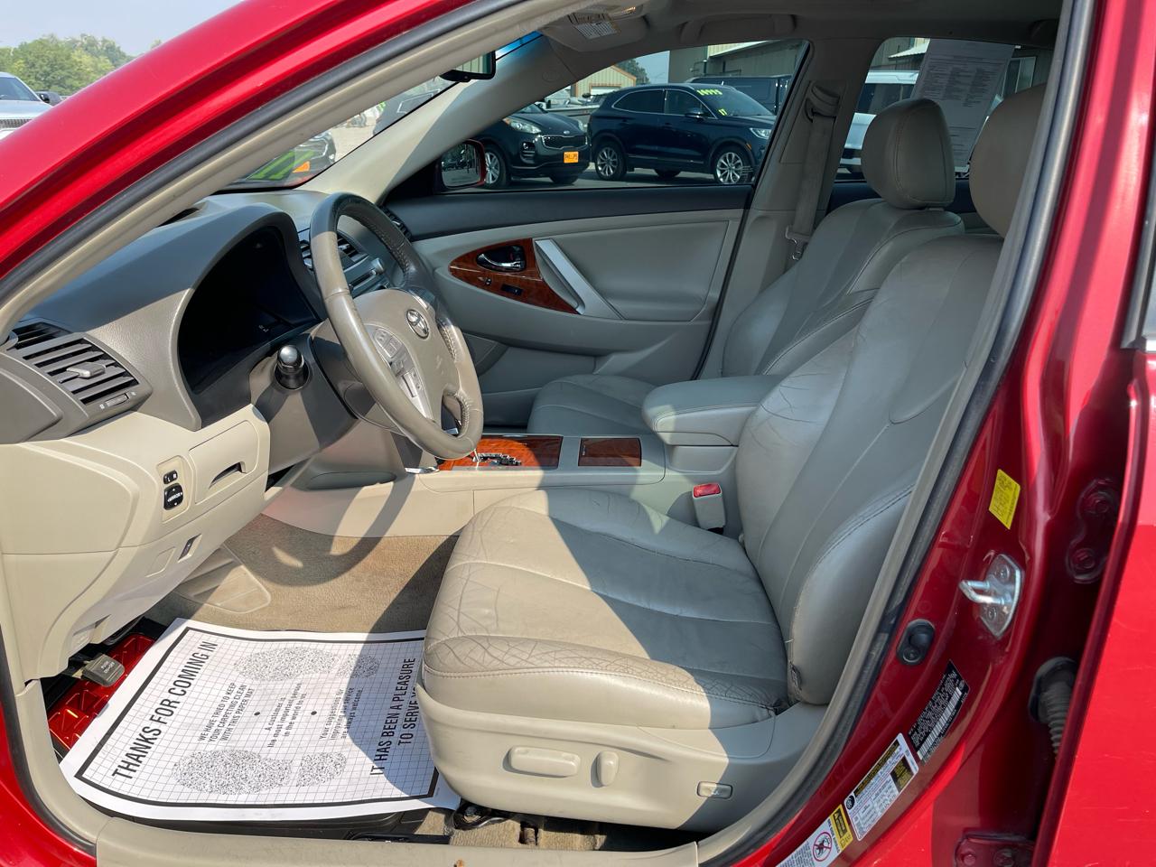 Toyota Camry 4dr Sdn I4 Auto XLE (Natl) 2011