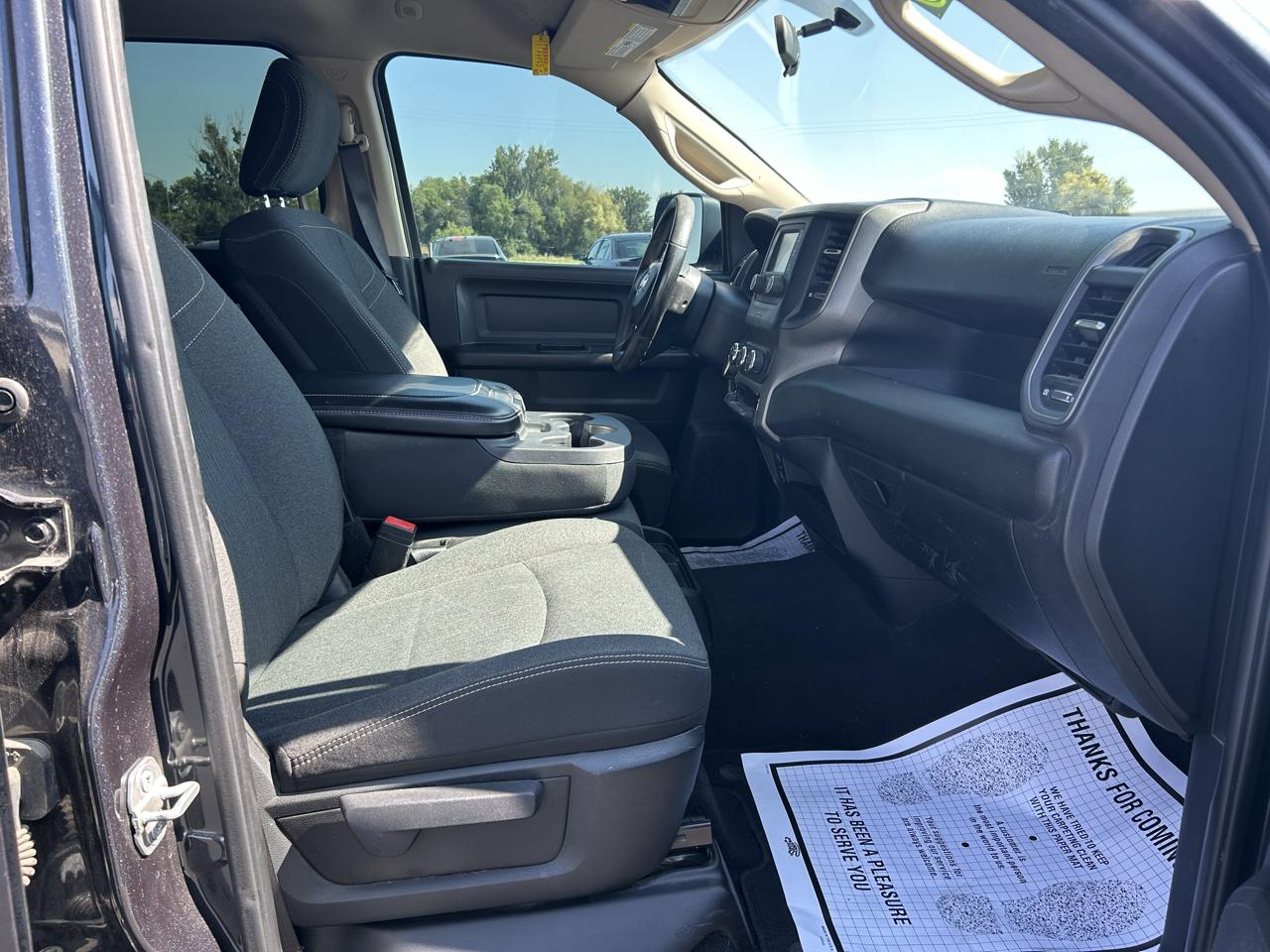 RAM 3500 Tradesman 4x4 Crew Cab 8' Box 2019