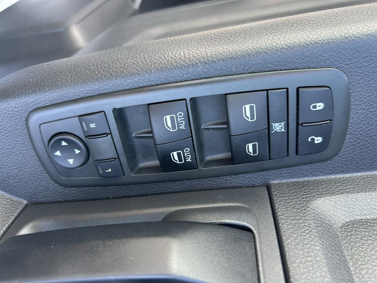 RAM 3500 4WD Crew Cab 169" ST 2012