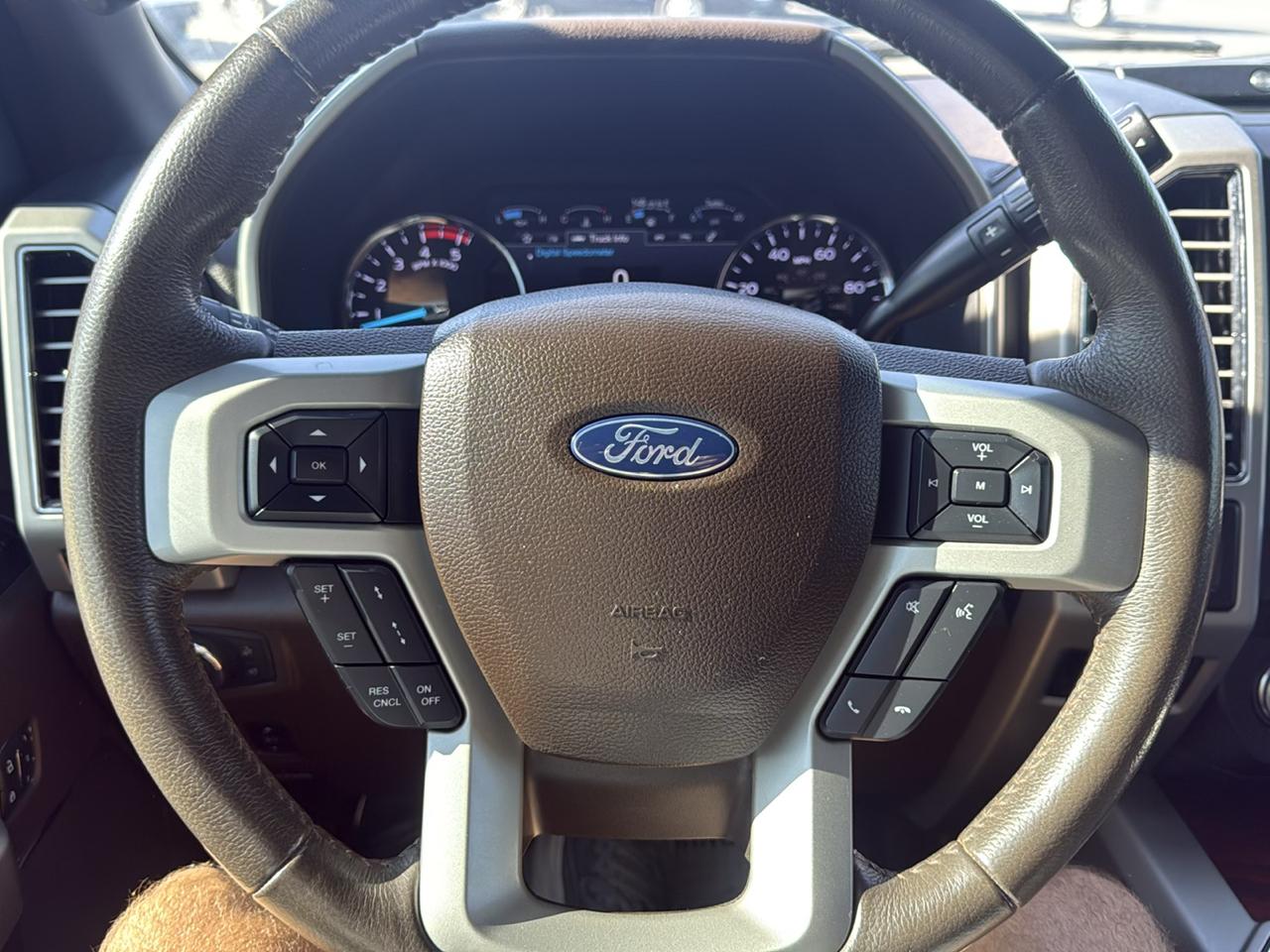 Ford Super Duty F-450 DRW King Ranch 4WD Crew Cab 8' Box 2019