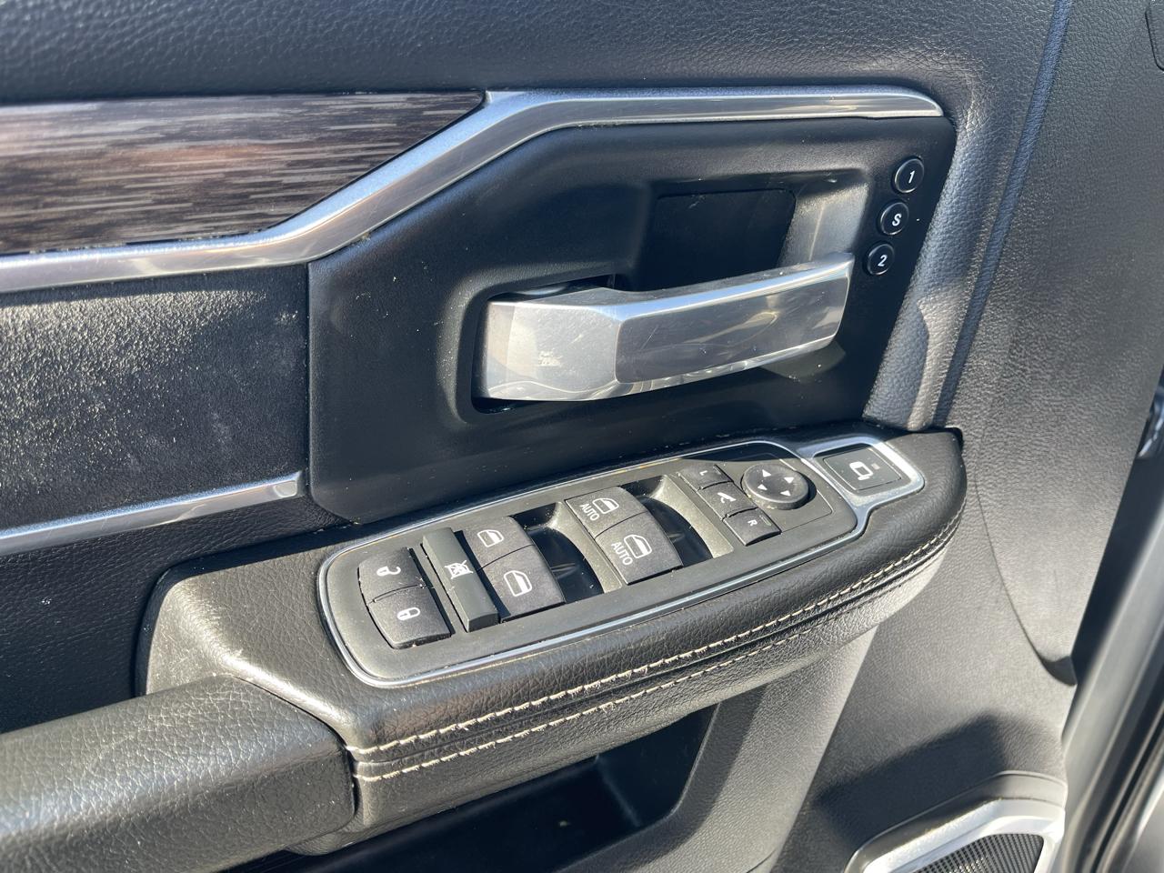RAM 3500 Laramie 4x4 Crew Cab 8' Box 2020