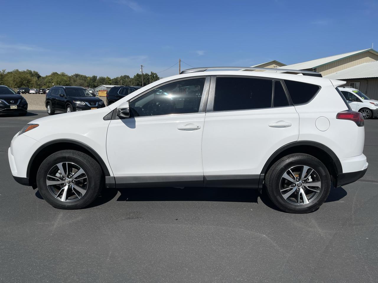 Toyota RAV4 FWD 4dr XLE (Natl) 2016