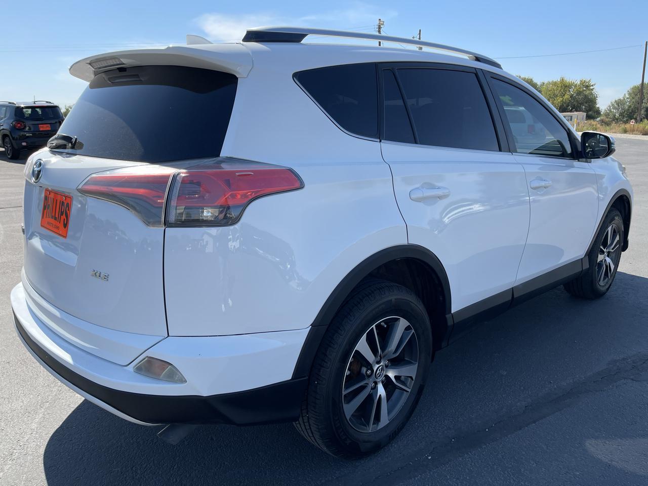 Toyota RAV4 FWD 4dr XLE (Natl) 2016