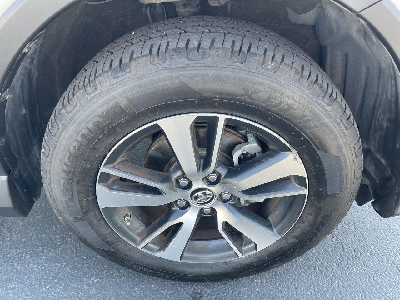 Toyota RAV4 FWD 4dr XLE (Natl) 2016