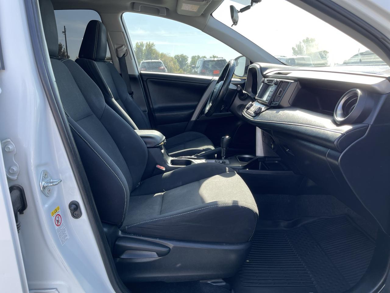 Toyota RAV4 FWD 4dr XLE (Natl) 2016