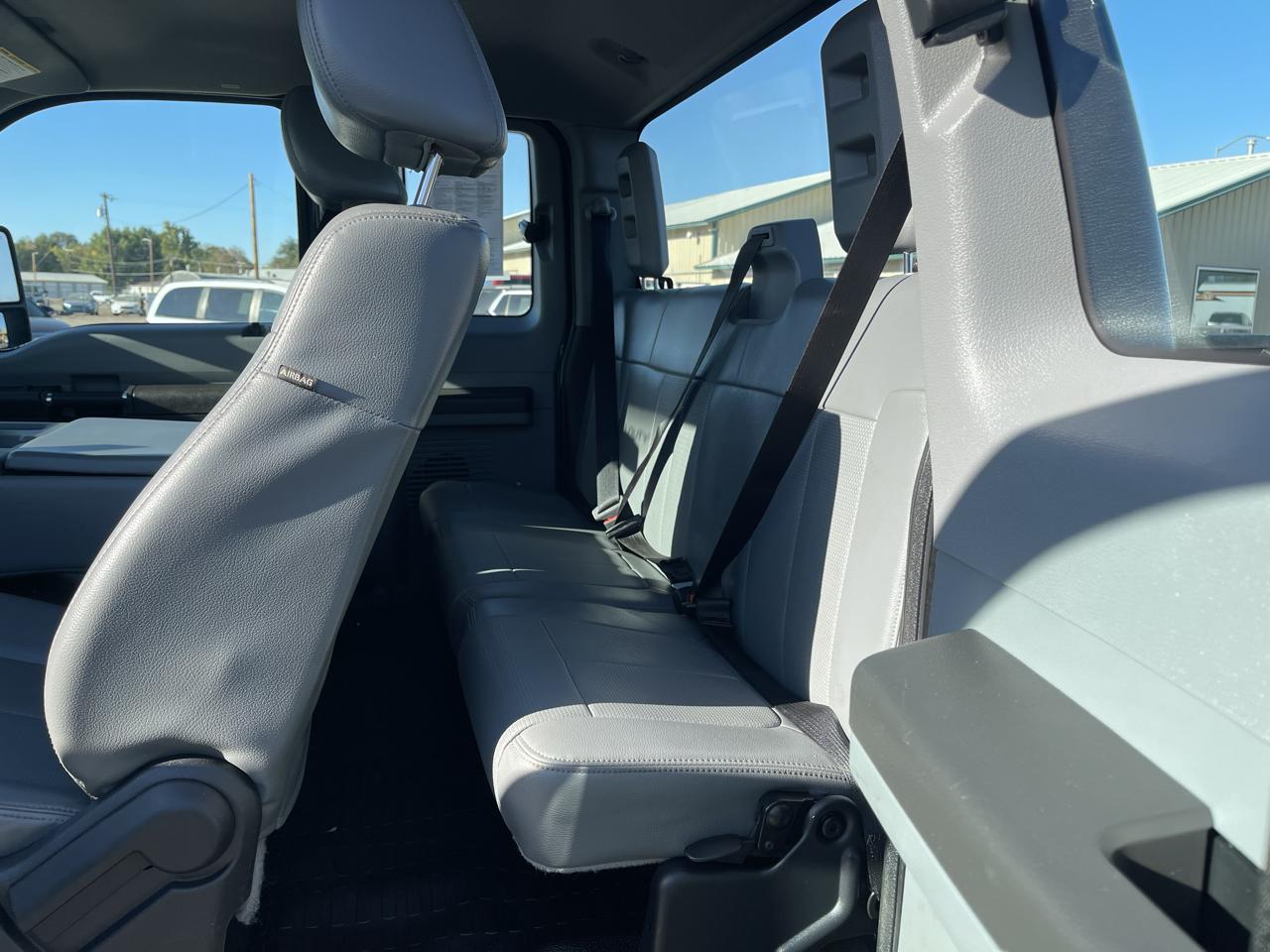 Ford Super Duty F-250 SRW 4WD SuperCab 142" XL 2016