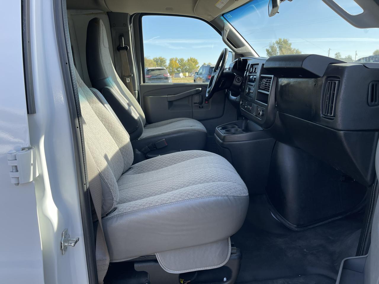 Chevrolet Express Cargo Van RWD 2500 135" 2021