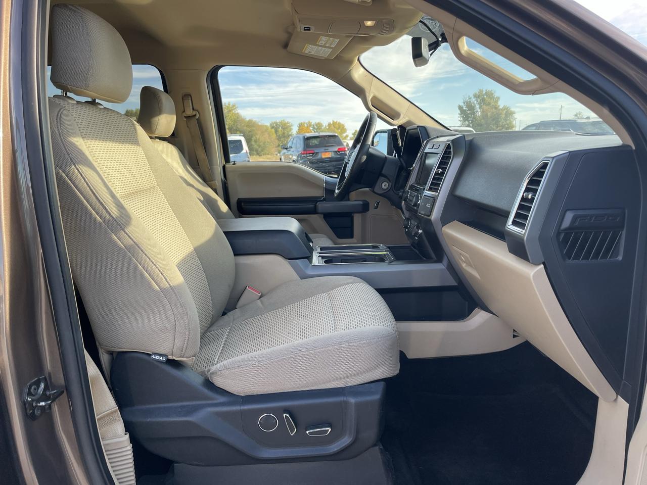 Ford F-150 4WD SuperCrew 145" XLT 2015