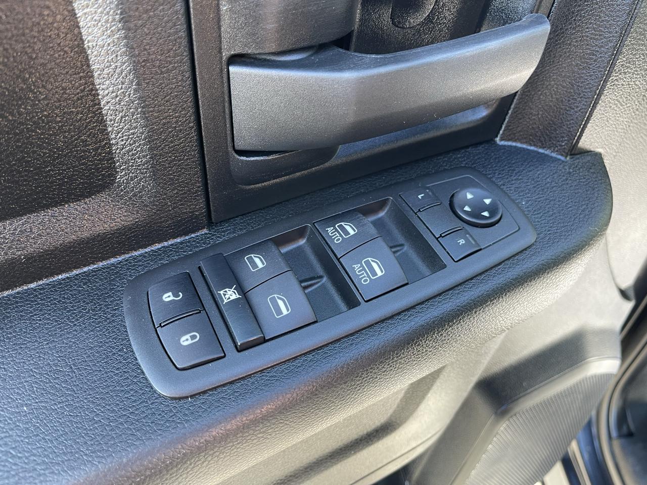 RAM 3500 Tradesman 4x4 Crew Cab 8' Box 2022
