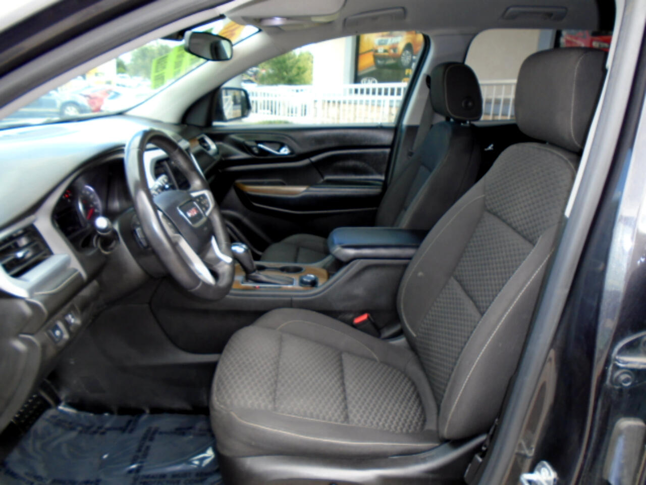 GMC Acadia SLE-2 FWD 2017 GMC Acadia SLE-2 FWD 2017