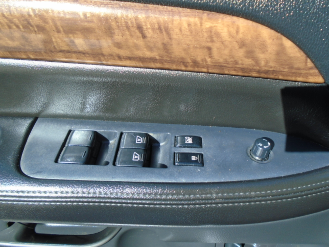 Nissan Armada SE 2WD 2010 Nissan Armada SE 2WD 2010