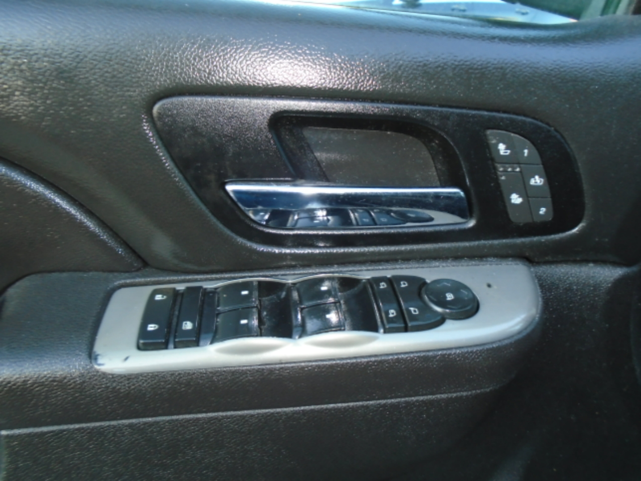 Chevrolet Silverado 1500 LTZ Crew Cab 4WD 2012