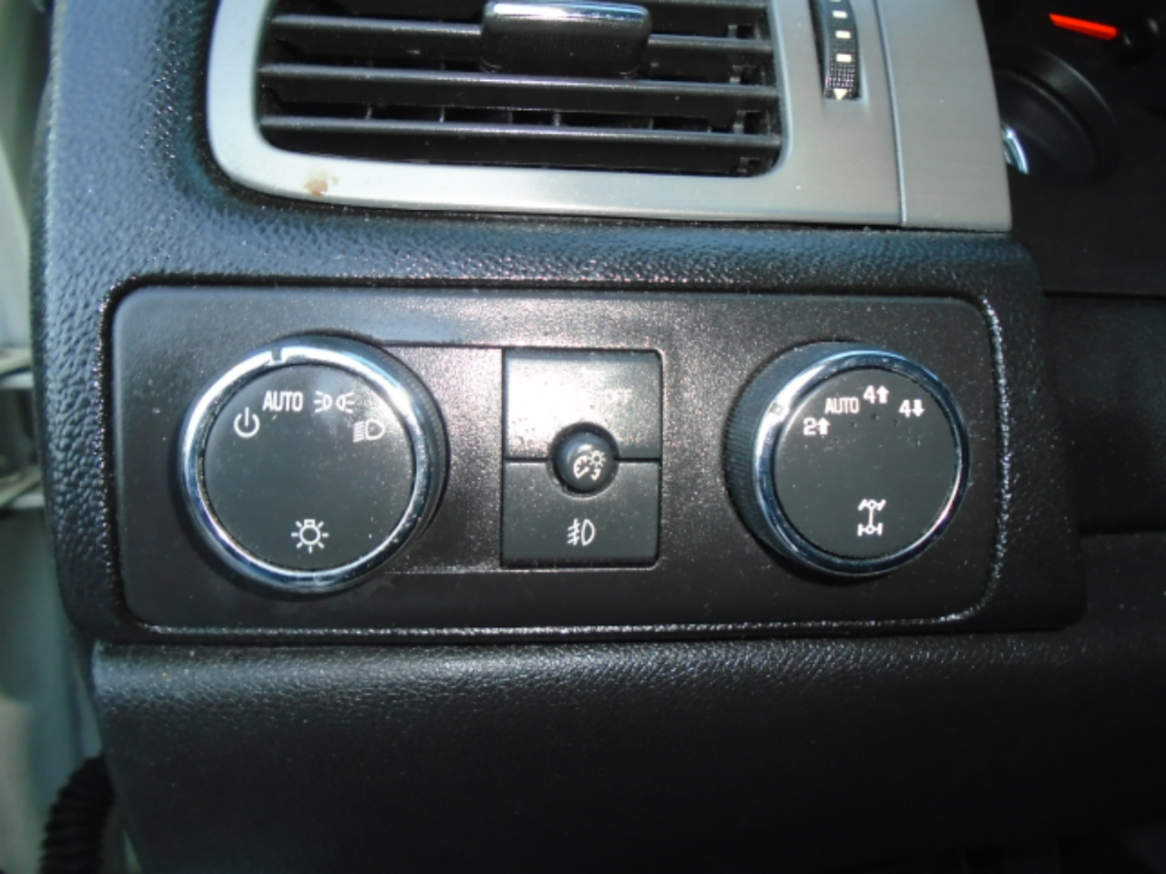 Chevrolet Silverado 1500 LTZ Crew Cab 4WD 2012