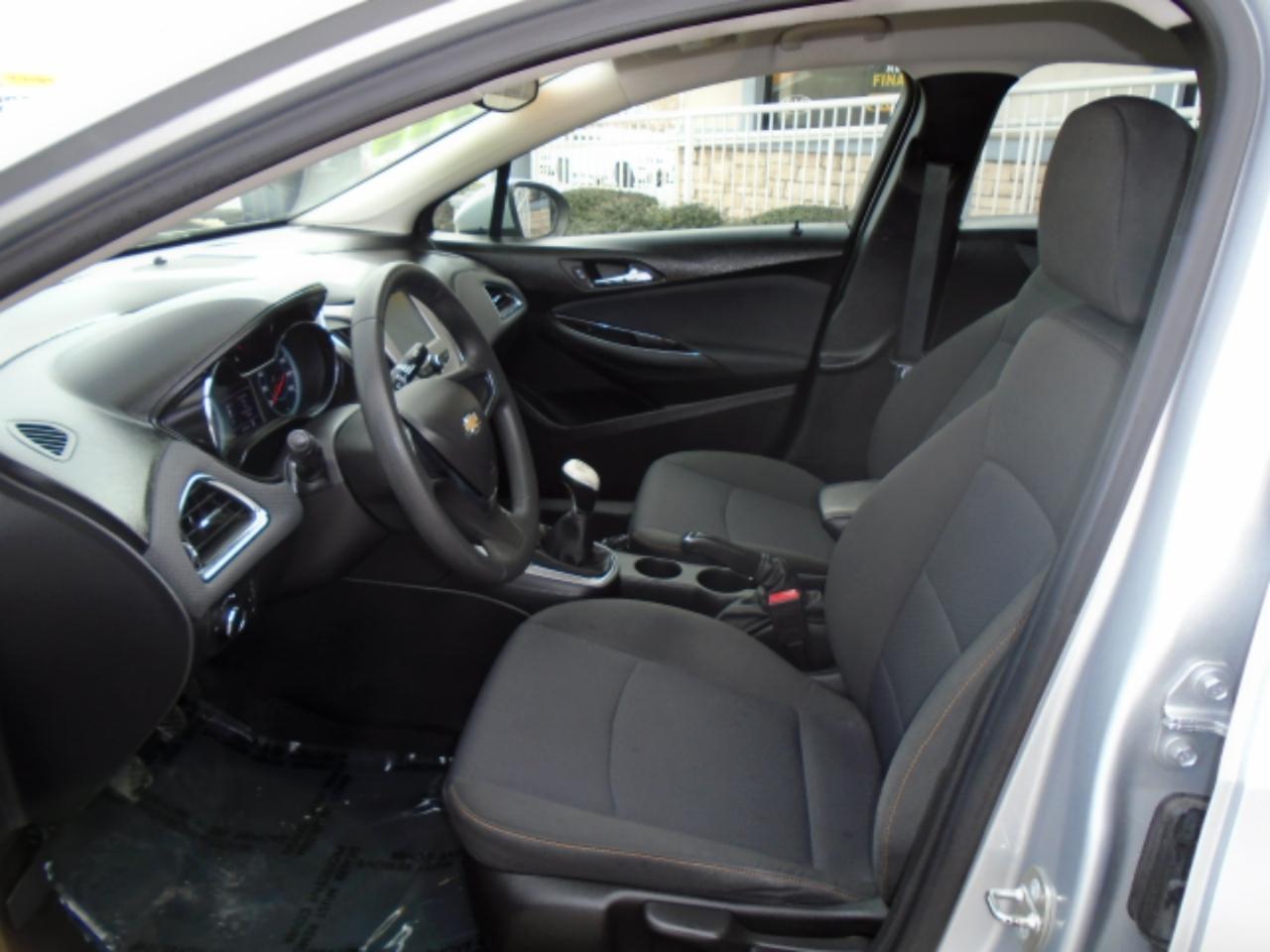 Chevrolet Cruze LS 6M 2018