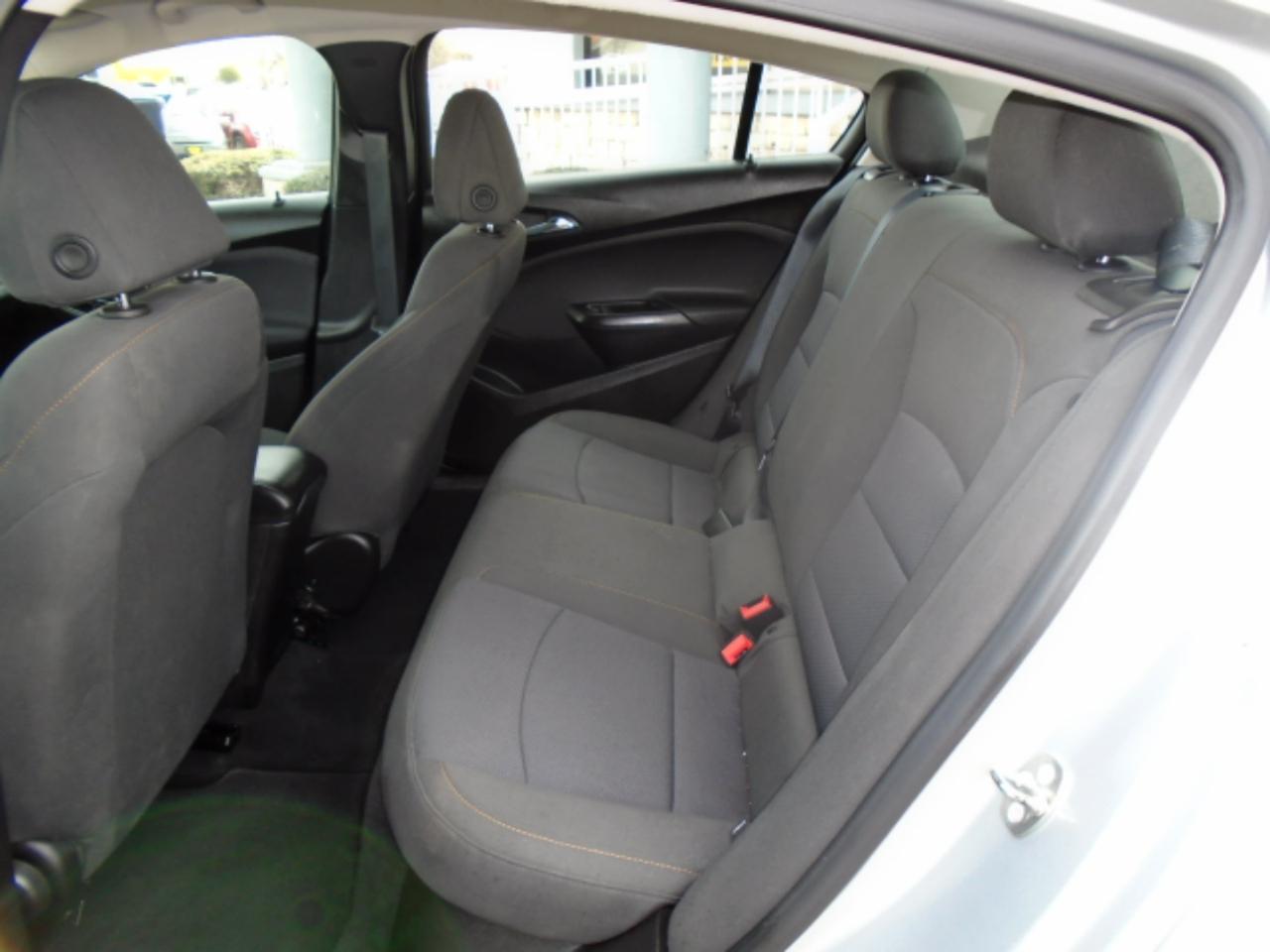 Chevrolet Cruze LS 6M 2018