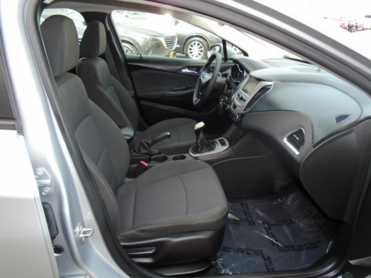 Chevrolet Cruze LS 6M 2018