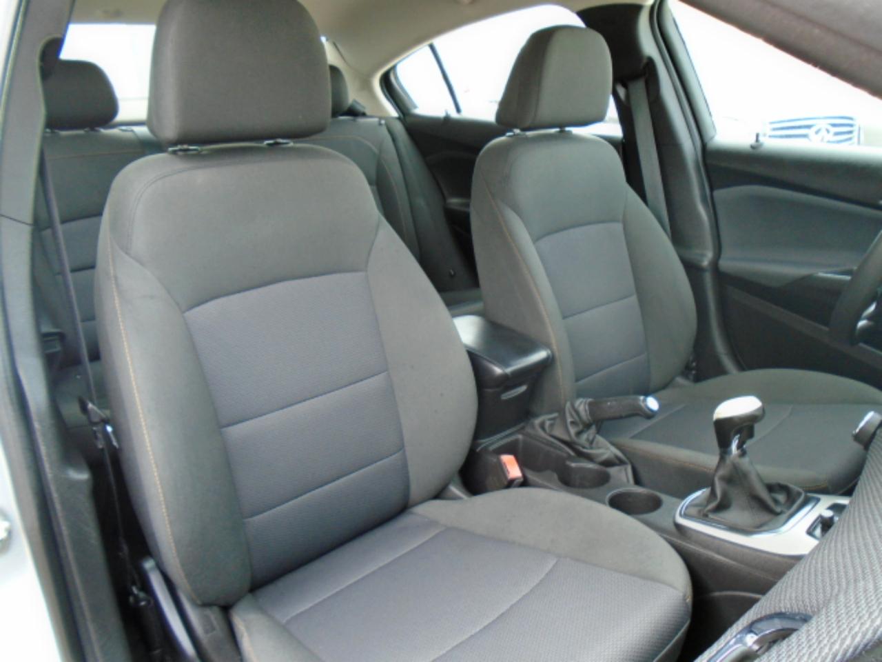 Chevrolet Cruze LS 6M 2018