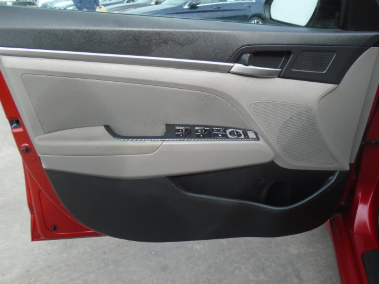 Hyundai Elantra Limited 2019