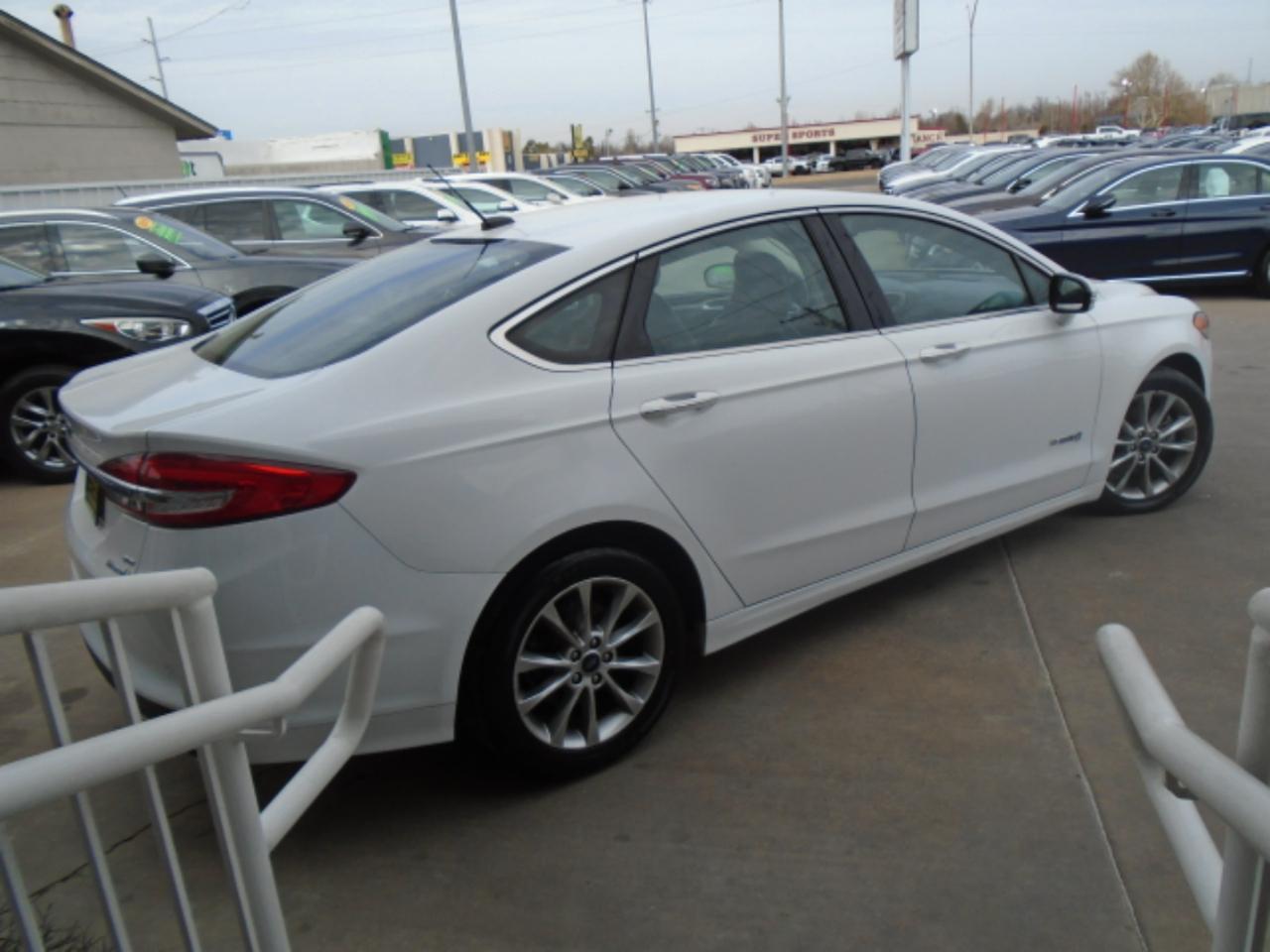Ford Fusion Hybrid SE 2017