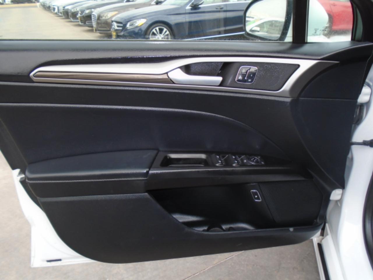 Ford Fusion Hybrid SE 2017