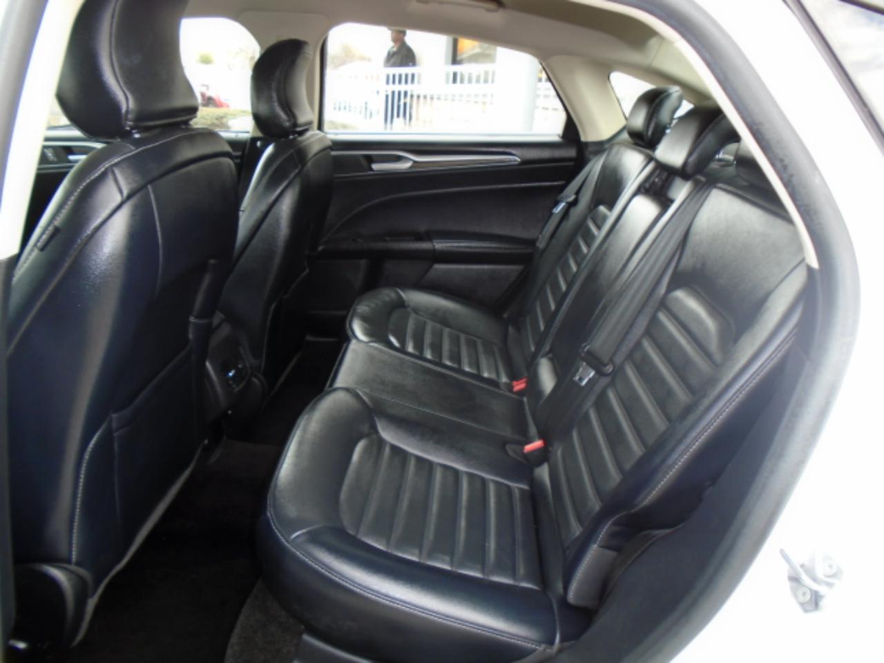 Ford Fusion Hybrid SE 2017