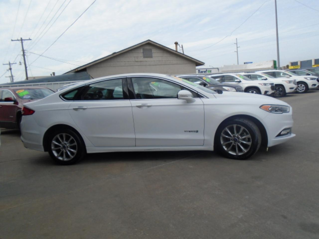 Ford Fusion Hybrid SE 2017