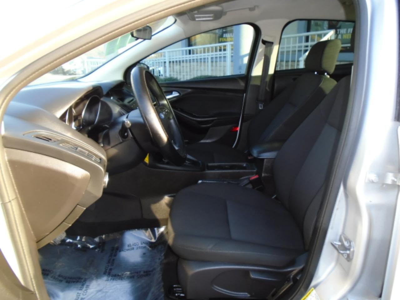 Ford Focus SE Sedan 2016