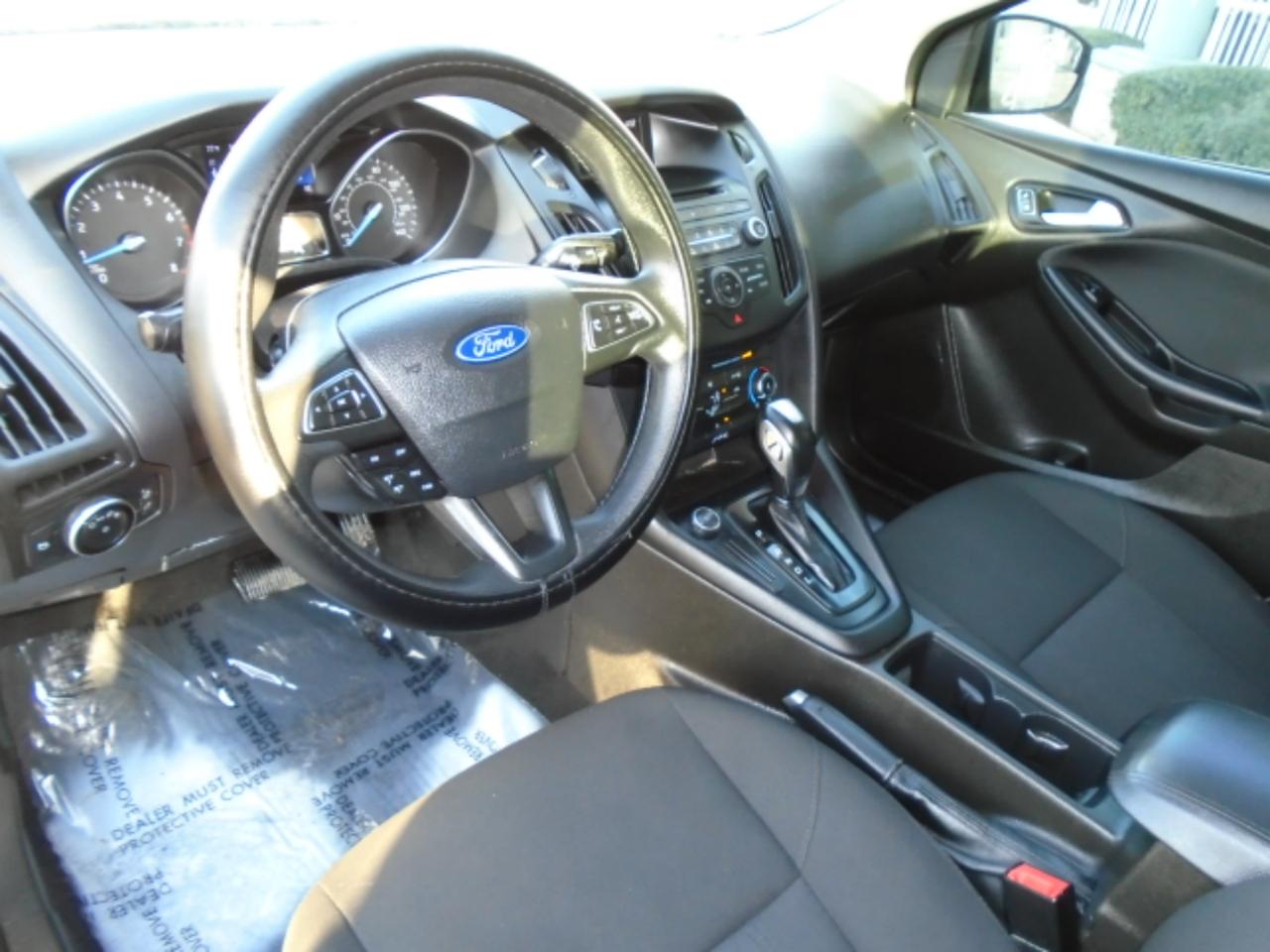 Ford Focus SE Sedan 2016