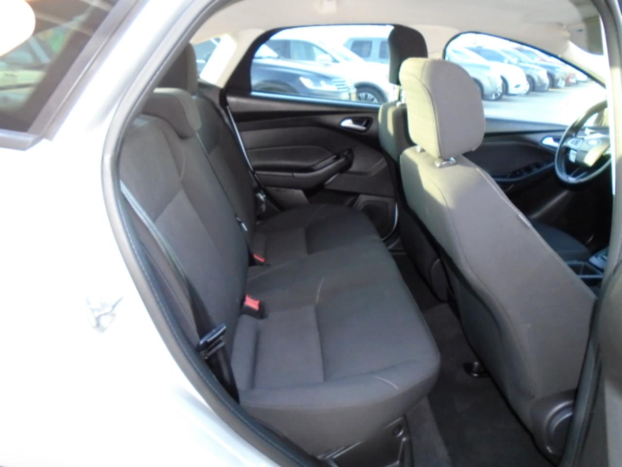 Ford Focus SE Sedan 2016