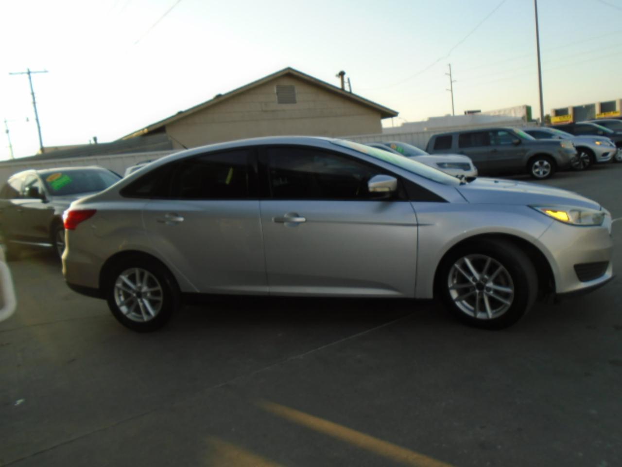 Ford Focus SE Sedan 2016