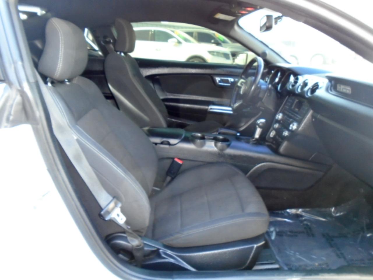 Ford Mustang V6 Coupe 2016