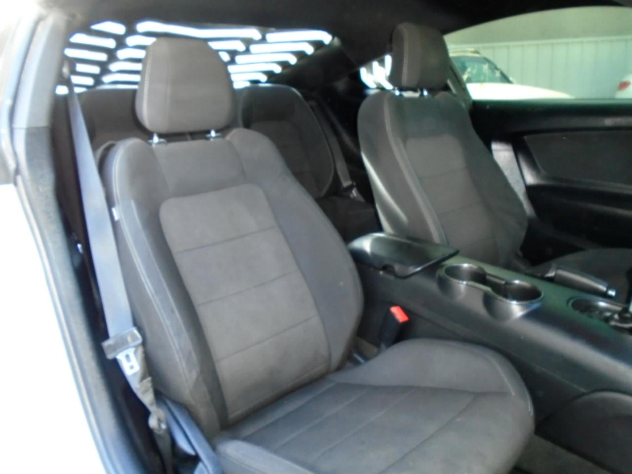 Ford Mustang V6 Coupe 2016