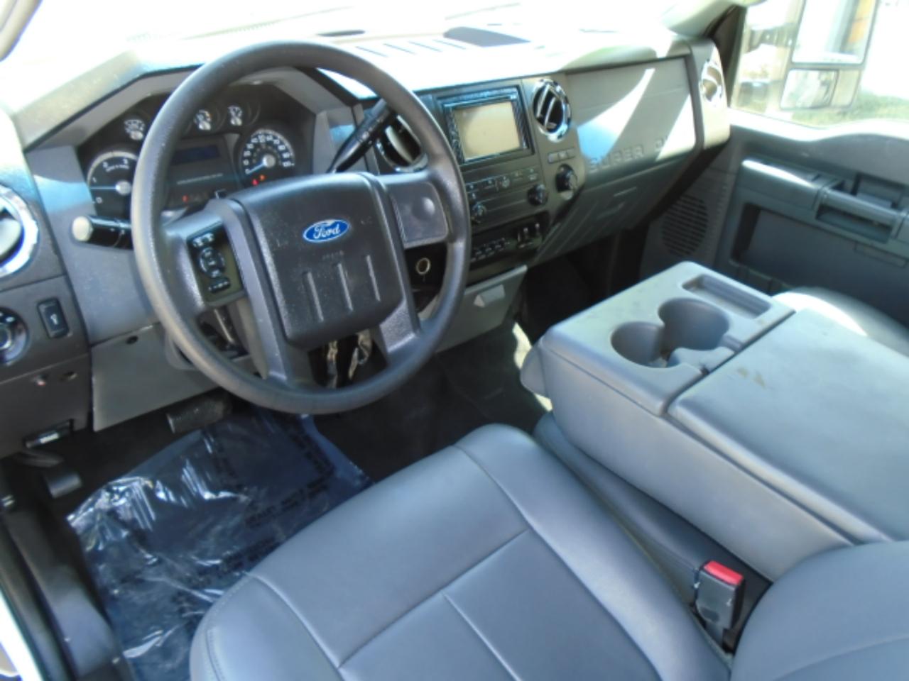 Ford F-350 SD XL Crew Cab SWB 4WD 2013