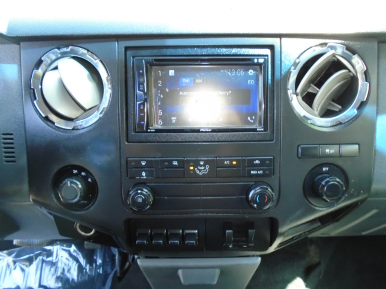 Ford F-350 SD XL Crew Cab SWB 4WD 2013