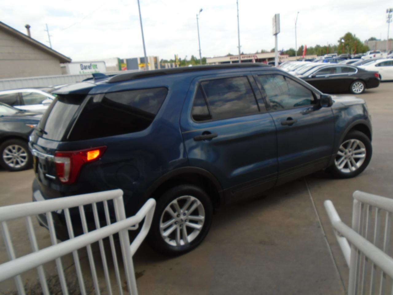 Ford Explorer Base FWD 2016