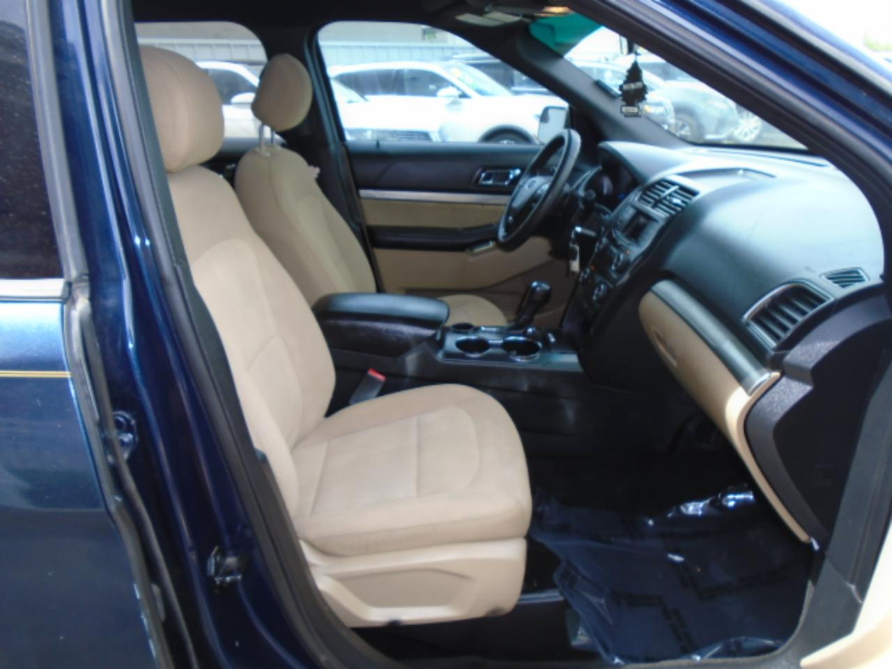 Ford Explorer Base FWD 2016