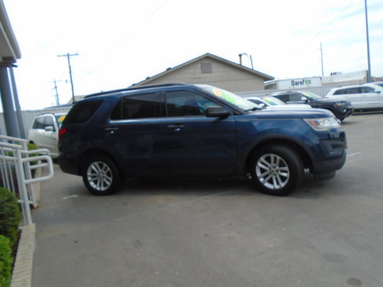 Ford Explorer Base FWD 2016