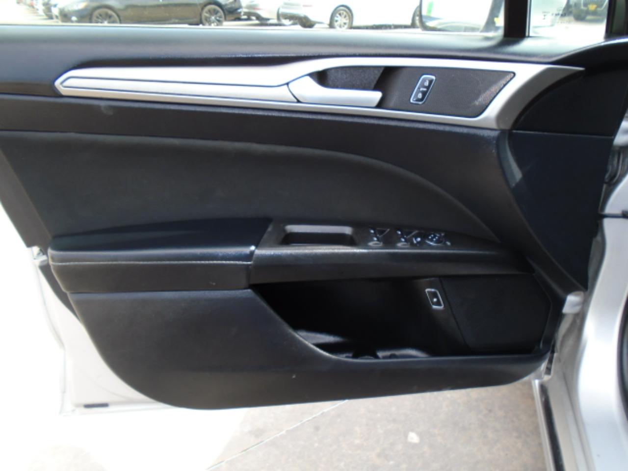 Ford Fusion Hybrid SE 2019