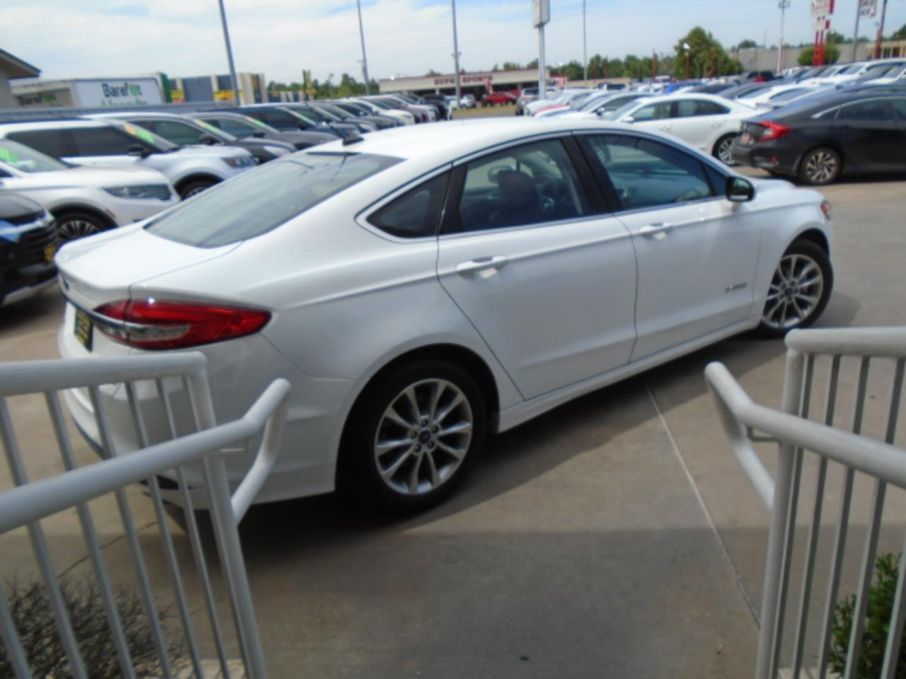 Ford Fusion Hybrid SE 2017