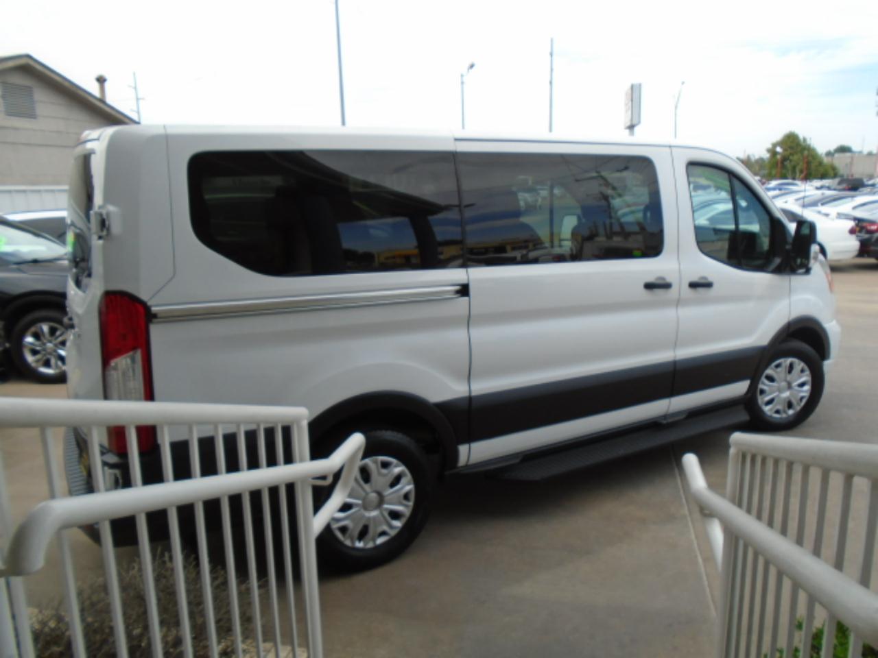 Ford Transit 150 Wagon Low Roof XL w/Sliding Pass. 130-in. WB 2020