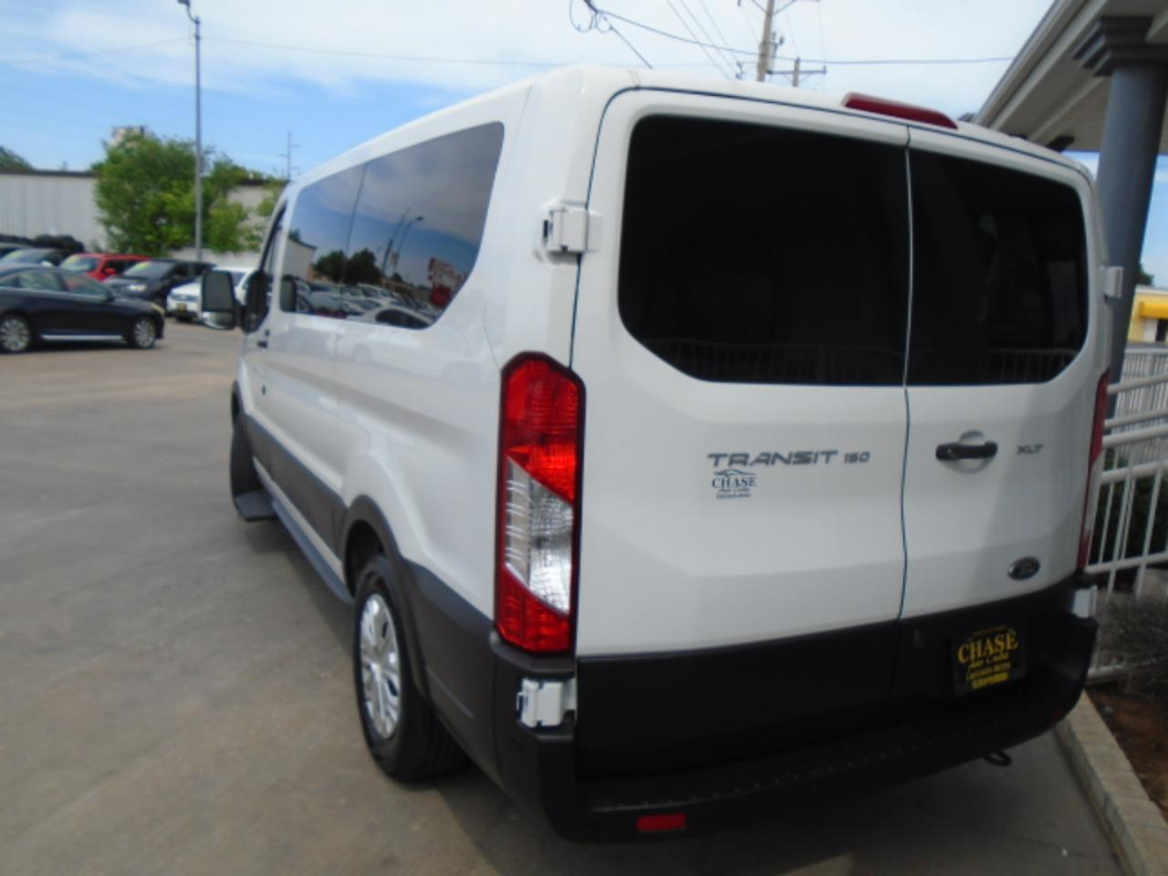 Ford Transit 150 Wagon Low Roof XL w/Sliding Pass. 130-in. WB 2020