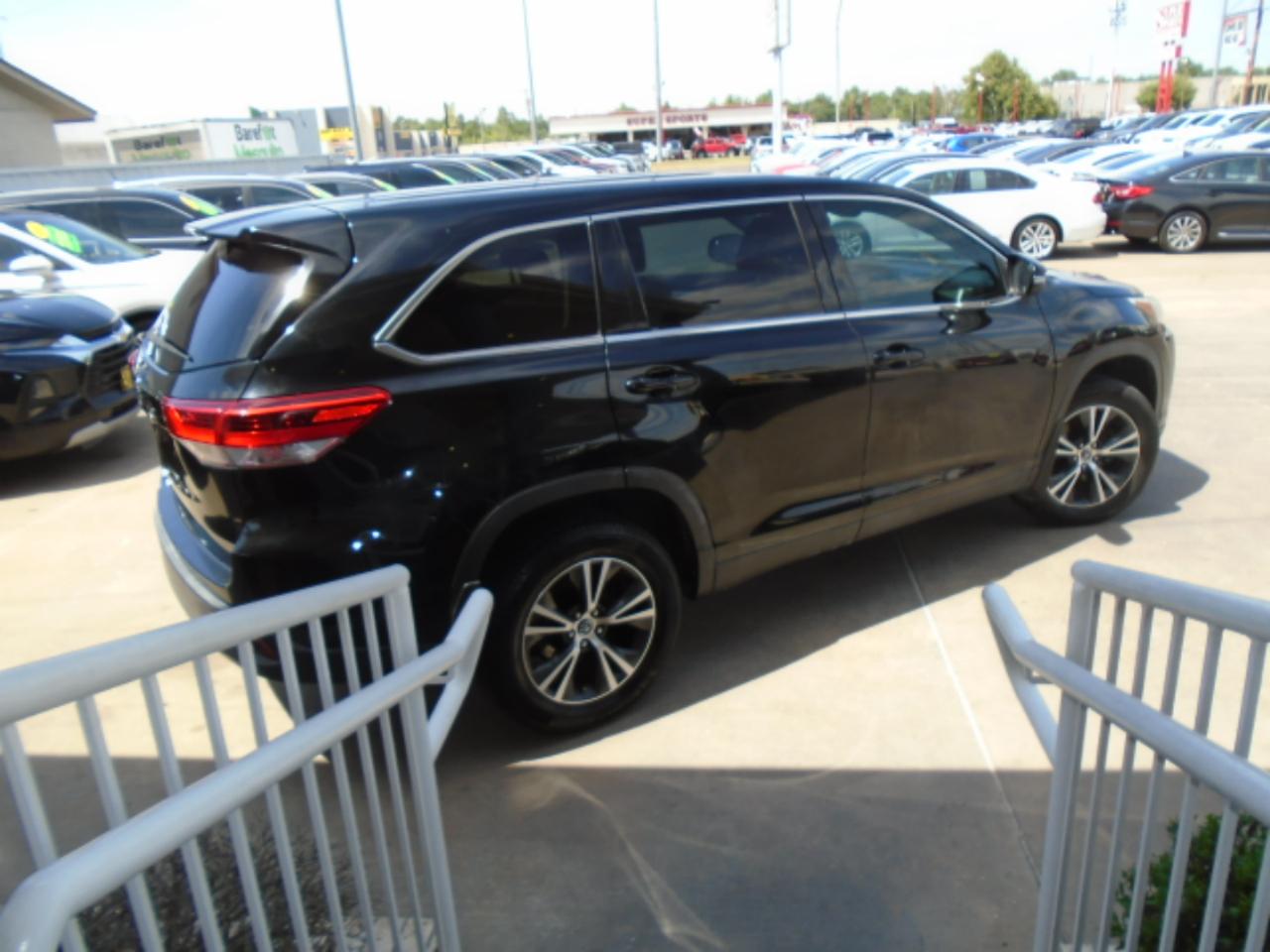 Toyota Highlander LE FWD I4 2019