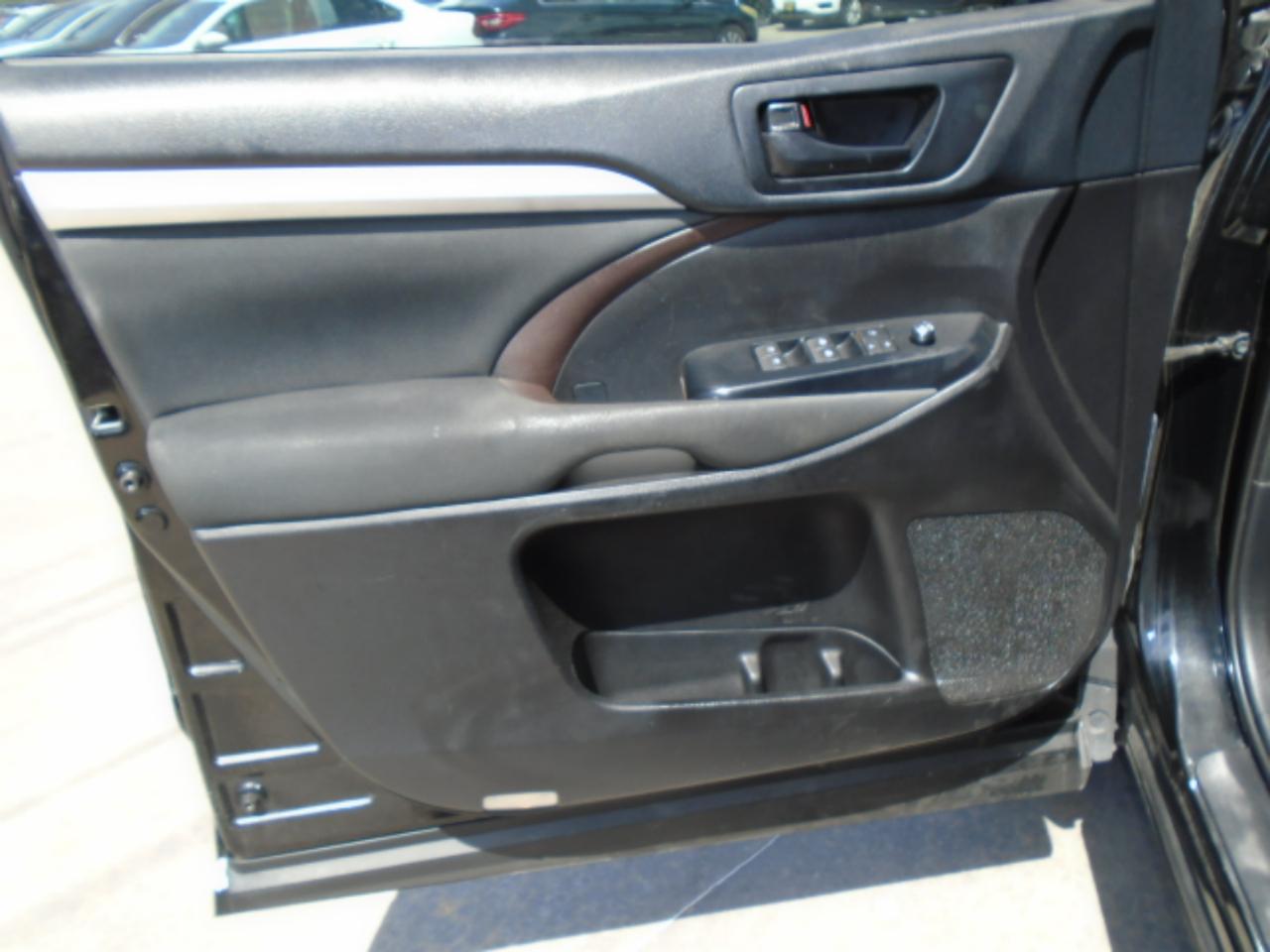 Toyota Highlander LE FWD I4 2019