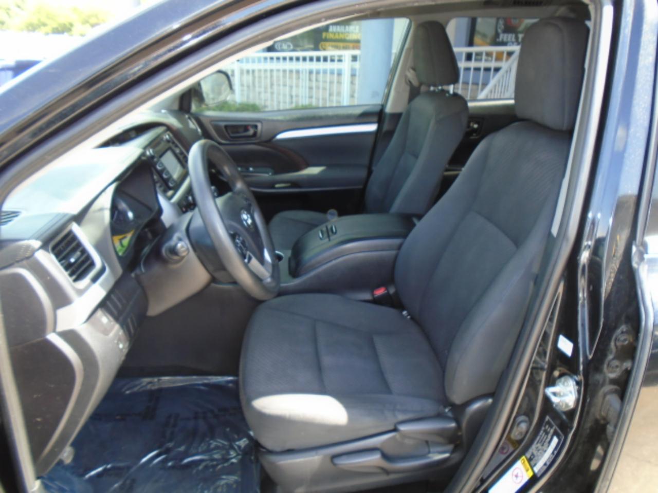 Toyota Highlander LE FWD I4 2019