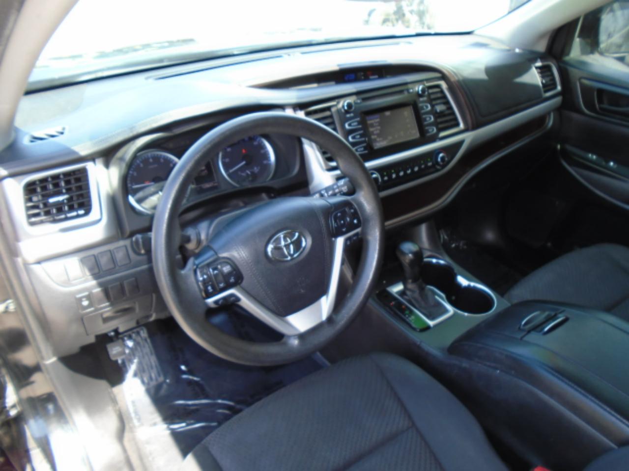 Toyota Highlander LE FWD I4 2019