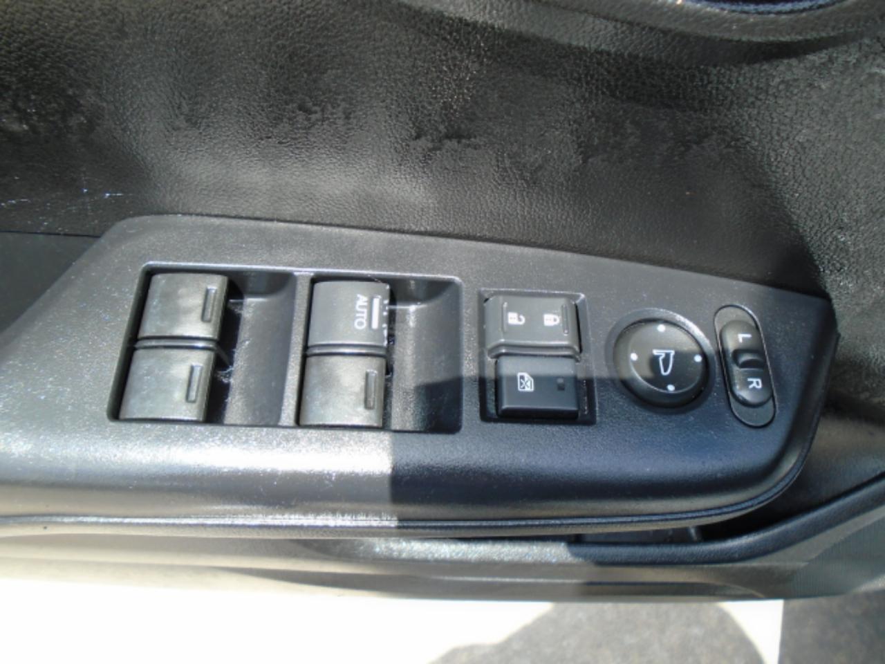 Honda Civic LX Sedan 5-Speed AT 2013