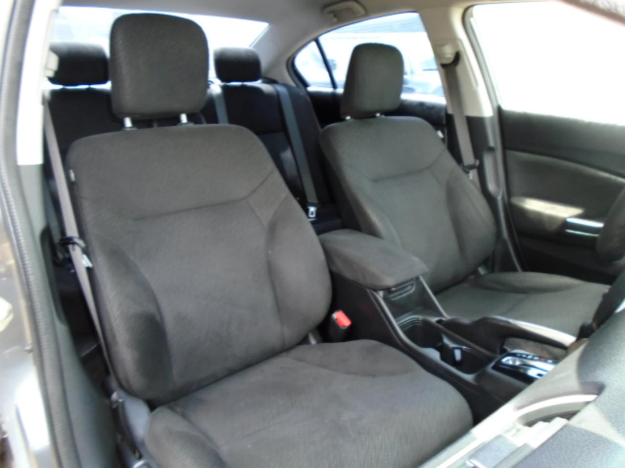 Honda Civic LX Sedan 5-Speed AT 2013