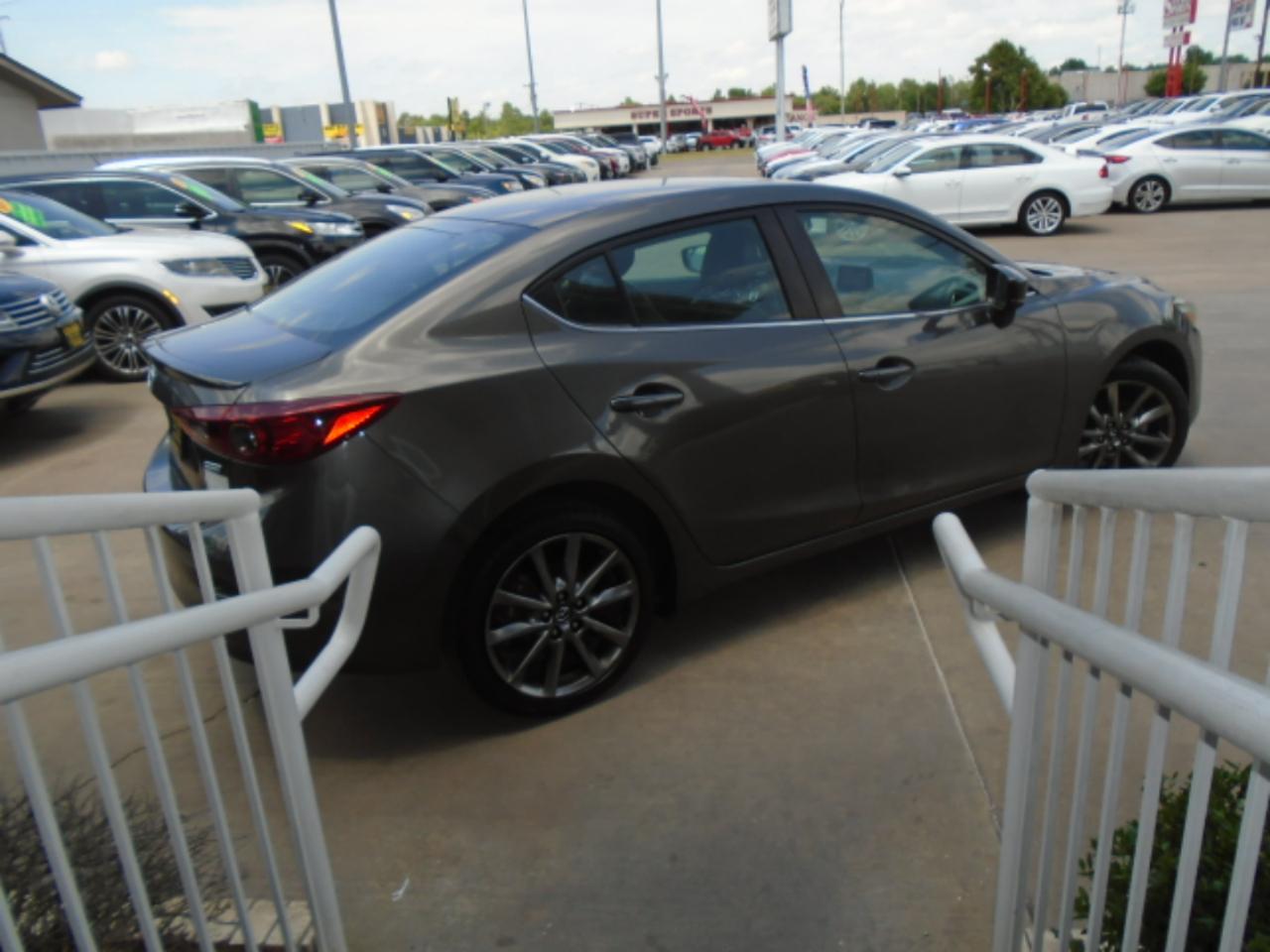 Mazda MAZDA3 s Touring AT 4-Door 2018