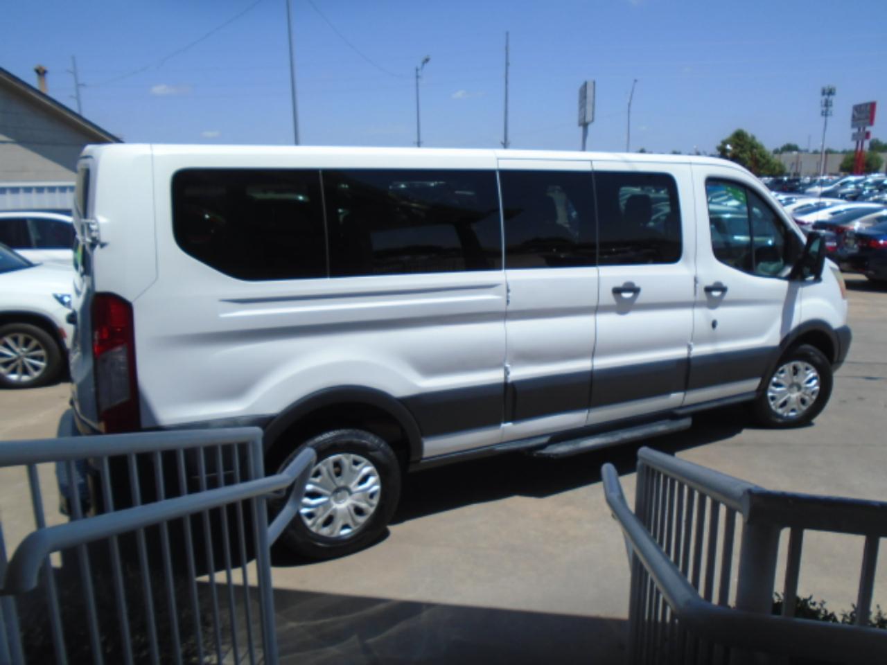 Ford Transit 350 Wagon Low Roof XLT 60/40 Pass. 148-in. WB 2016